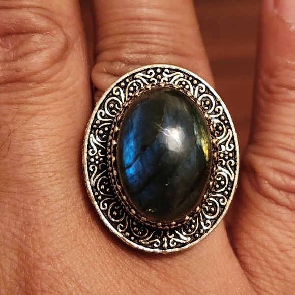 Labradorite Silver Ring - Picture 5 of 12
